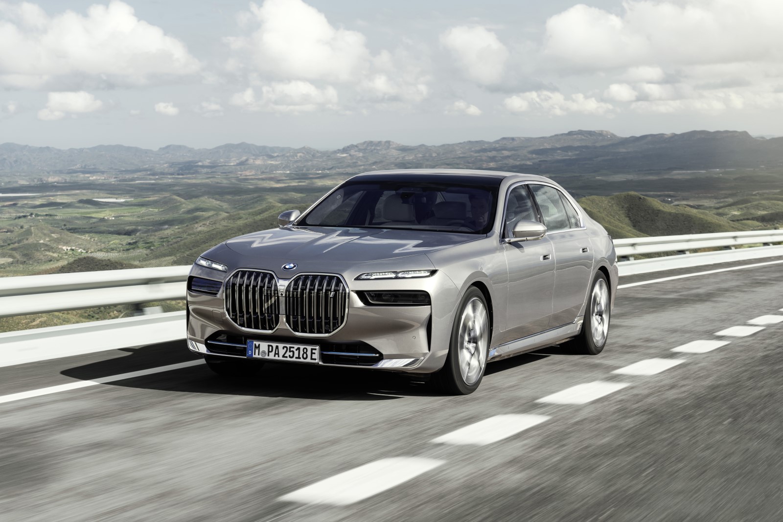 BMW 7 Series to be electrified with full EV and PHEV options